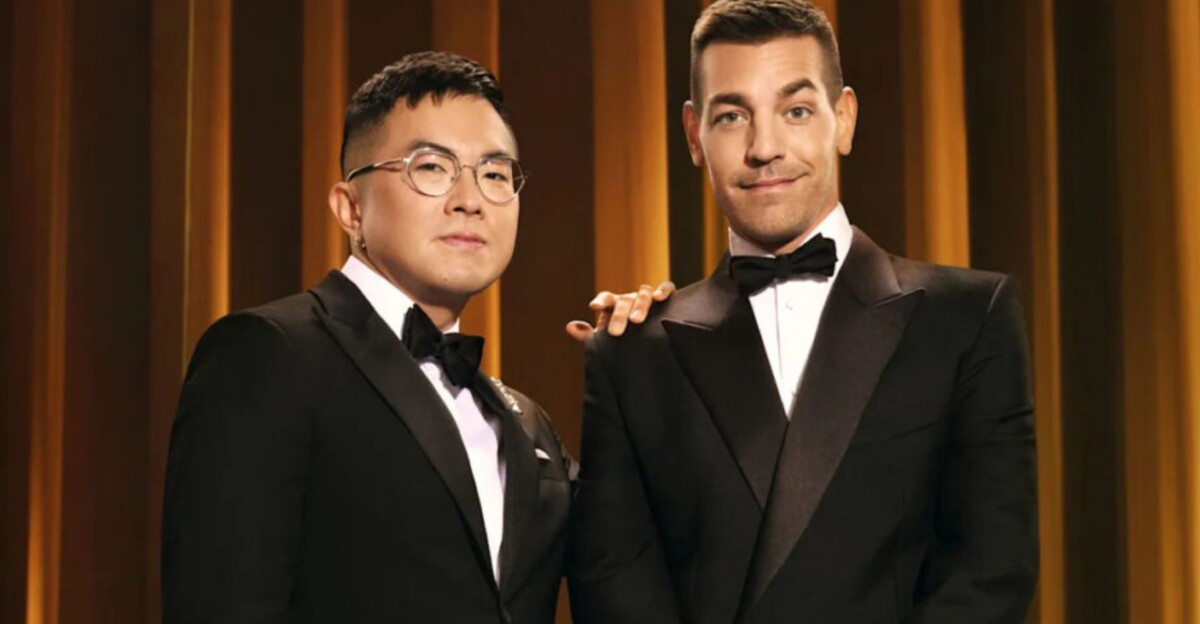 Bowen Yang y Matt Rogers en Los Culturistas Cultrure Award