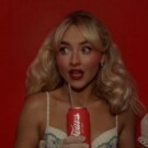 Still del clip de 'Tears'