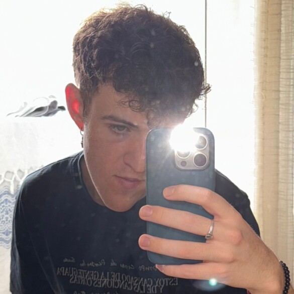 21:12, en 'Generación selfi': "Me parece terapéutico que los artistas queer nos reapropiemos del folclore"