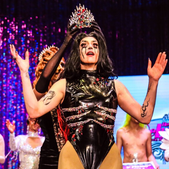 La gala drag 'The Queen Deluxe: la lucha por la corona' regresa a Huelva, con Samantha Ballentines como presentadora