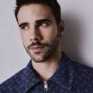 Chaqueta <a href="https://es.sandro-paris.com/es/hombre/" target="_blank" rel="noopener">Sandro</a>