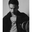 Julio Chaqueta <a href="https://www.armani.com/es-es/emporio-armani/experience/" target="_blank" rel="noopener">Emporio Armani</a> Camiseta <a href="https://www.barrowofficial.com/" target="_blank" rel="noopener">Barrow</a>