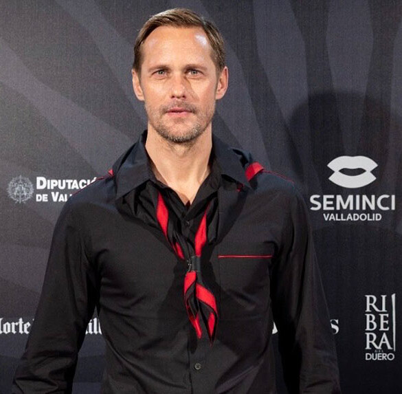 Alexander Skarsgård revela lo que opina su padre de su nueva película queer 'Pillion'