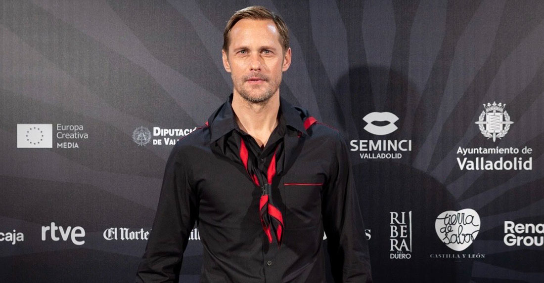 Así posó a su paso por la Seminci, donde 'Pillion' no ha dejado indiferente.