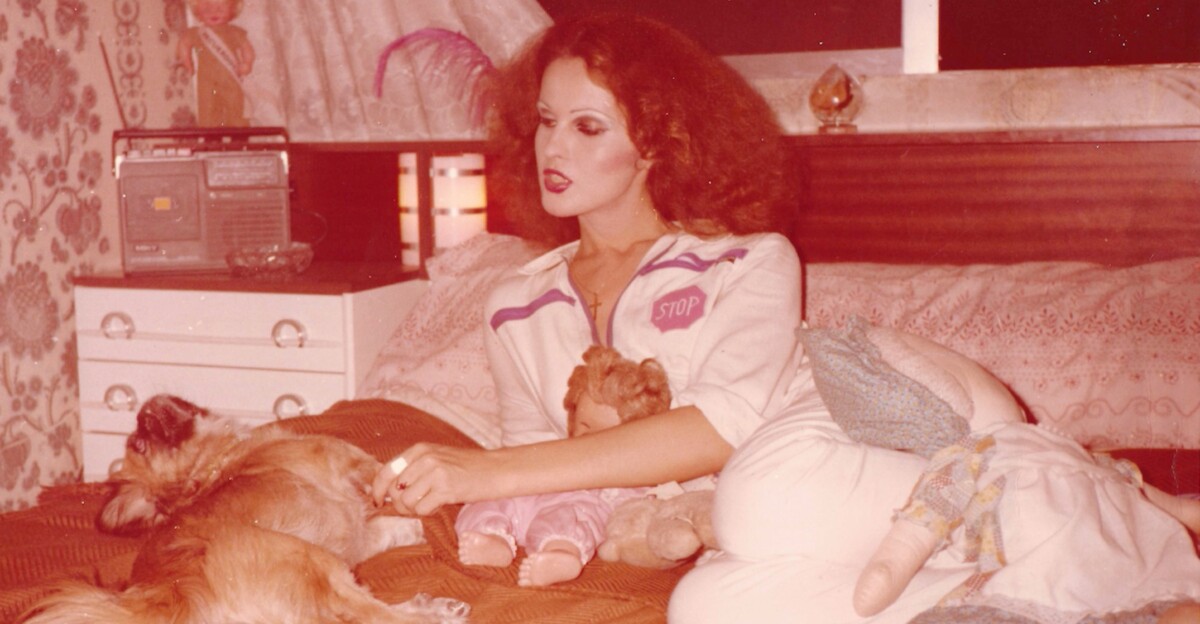 Imagen de una joven Carla Antonelli en 'Transparentes'.