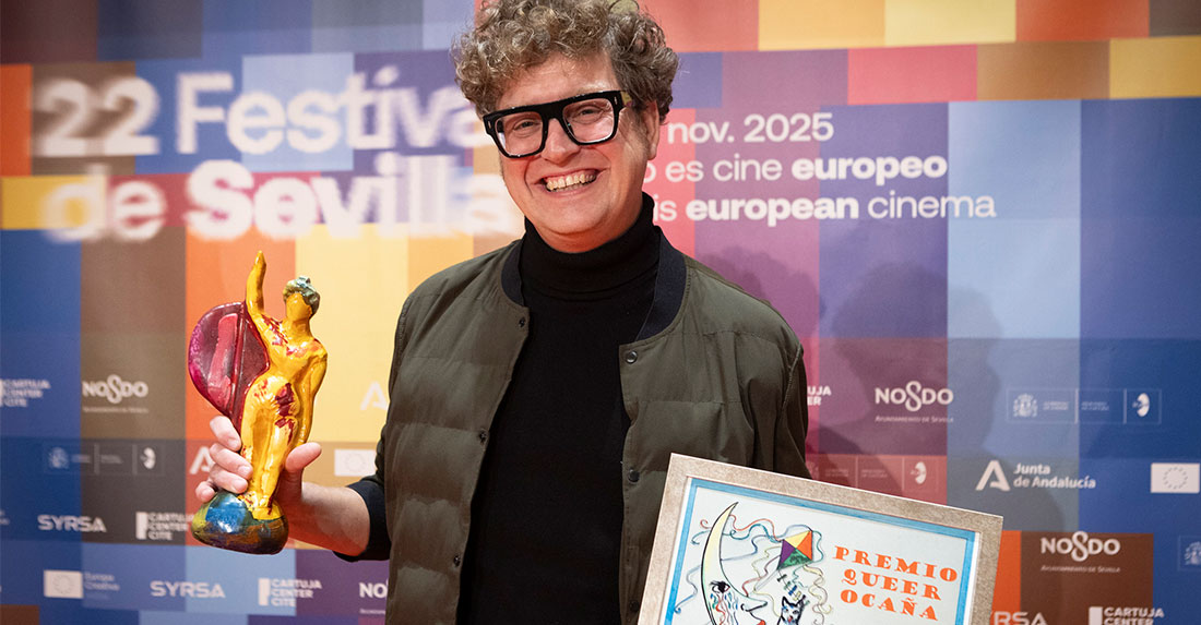 Marc Ortiz Prades posa feliz con sus premios. Foto: Lolo Vasco