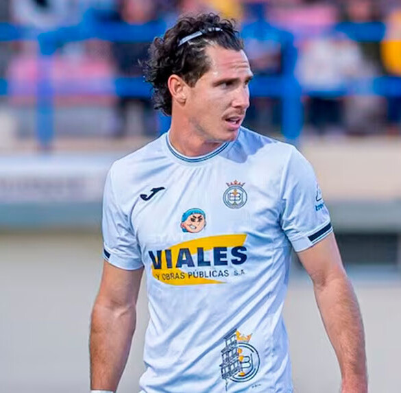 El futbolista Nacho Ruiz se plantea denunciar los insultos homófobos que recibió en un partido