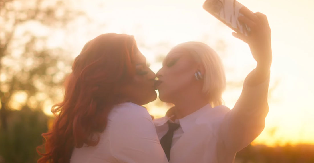 Bien cariñosas y guerreras aparecen las drags en su videclip.