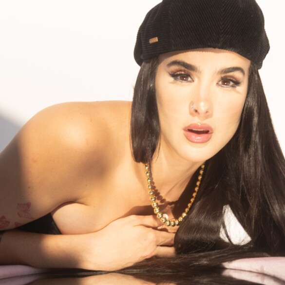 Gala Montes: "Como mujer bisexual, versionar un himno como 'Mujer contra mujer' se siente liberador y revolucionario"