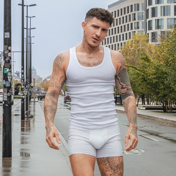 Jonan Wiergo (sin ataduras) en Bruselas: “El turismo LGTBIQ+ es igual de válido que cualquier otro, tenemos que ocupar todos los espacios"