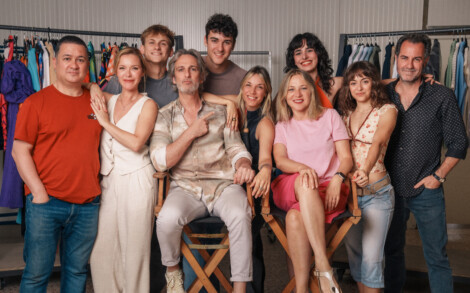 Frame de 'Todos los lados de la cama'.