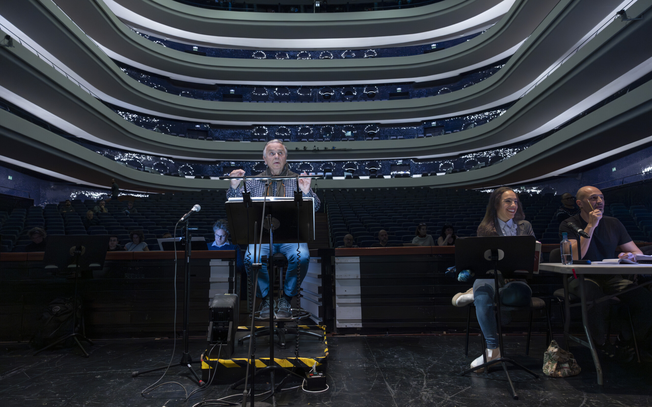 Sir Mark Elder, en el foso del Palau de Les Arts Reina Sofía de Valencia. Miguel Lorenzo.