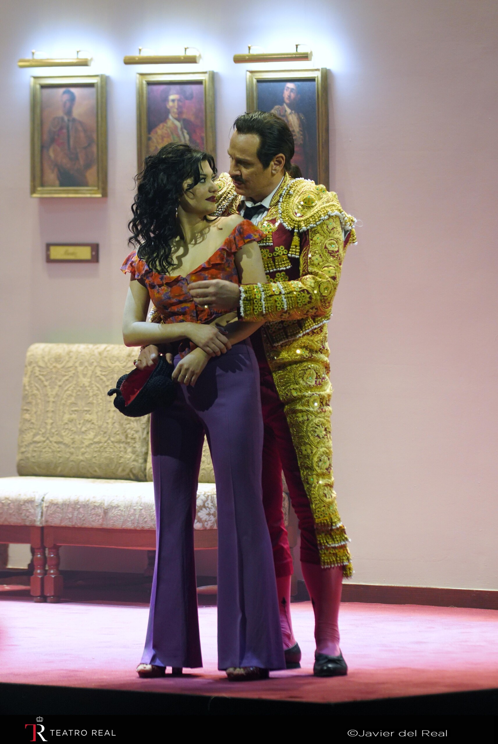 Aigul Akhmetshina (Carmen) y Lucas Meachem (Escamillo) en un momento de Carmen, que se acaba de estrenar en el Teatro Real. Foto: Javier del Real.