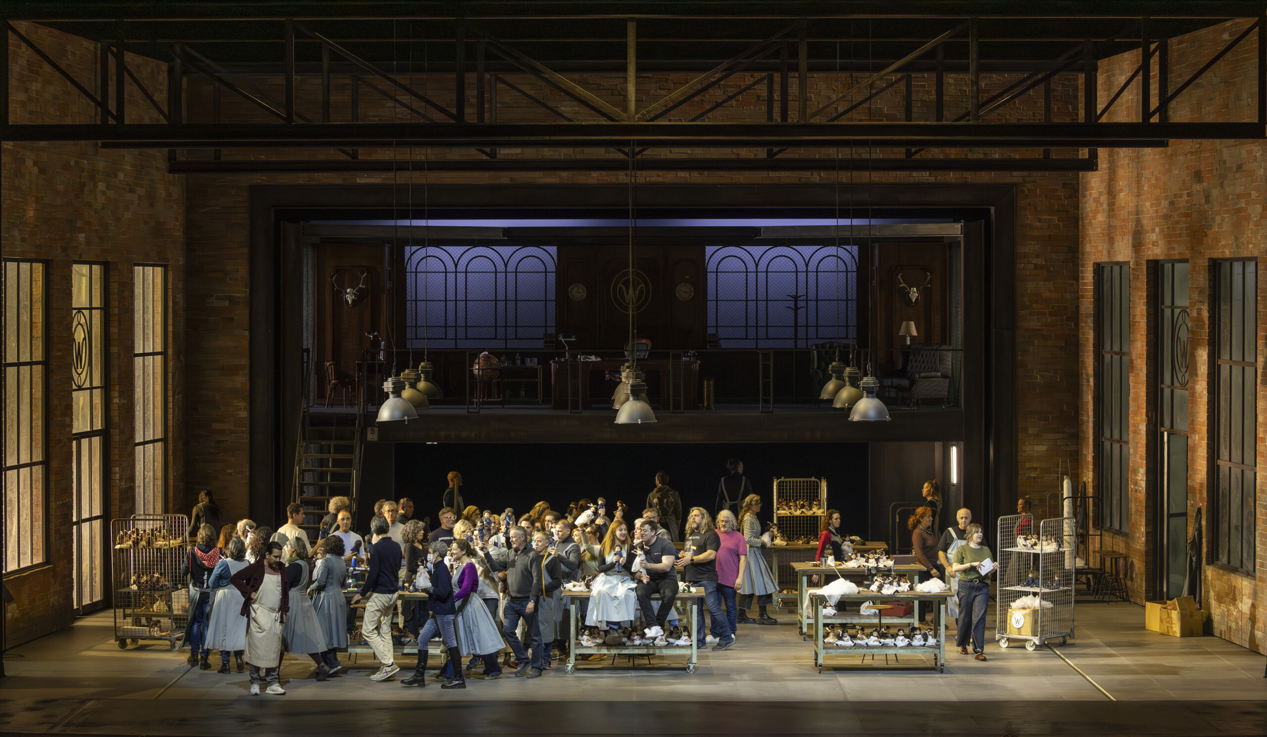 Un momento del ensayo de la nueva producción de Luisa Miller, de Verdi, en Les Arts. Foto: Miguel Lorenzo