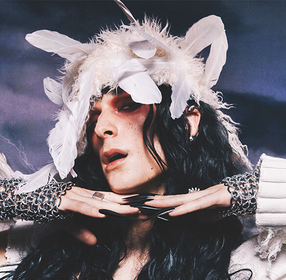 Brünne Romeo: "Si hablo de homosexualidad en mi música es porque antes siempre fue un tema tabú"