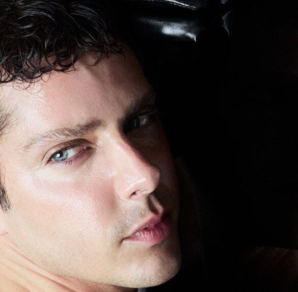 Eduardo Casanova estrena en el Día Mundial del Sida 'Silencio': "Romperlo acabaría con el estigma"