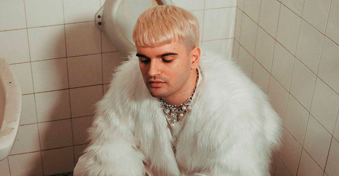 No tiene desperdicio el nuevo tema del gallego, de lo más sarcástico.