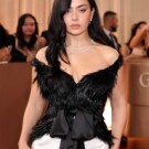 Charli XCX en los Globos de Oro 2026.