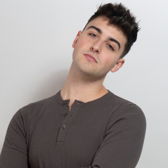 Juanjo Bona: "Aún hay entornos rurales y pueblos donde siguen haciendo falta referentes LGTBIQ+"