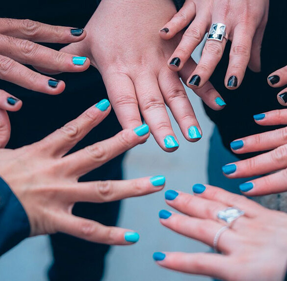 Uñas pintadas entre los seguidores del Celta de Vigo contra los insultos homófobos a Borja Iglesias