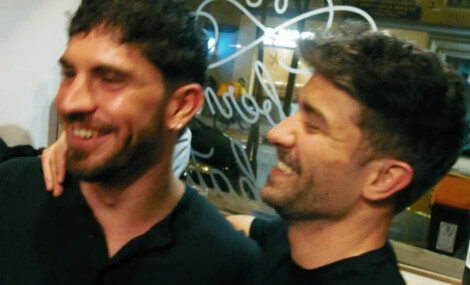 La pareja disfruta el cumpleaños del modelo.