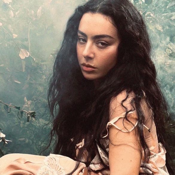 ¿Encaja la música de Charli XCX en 'Cumbres borrascosas'? El debate en redes está servido