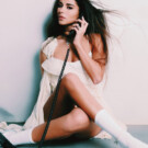 Top CELA STUDIO | Falda SUSMIES | Sandalias SOPHIA WEBSTER | Joyas THOMAS SABO y UNODE50