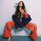 Chaqueta WEILI ZHENG | Body ANTONIO VELASCO | PANTALÓN K-WAY | Joyas LUXENTER | Zapatos PINKO