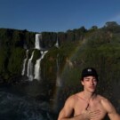 Manu Ríos haciendo turismo por Brasil.