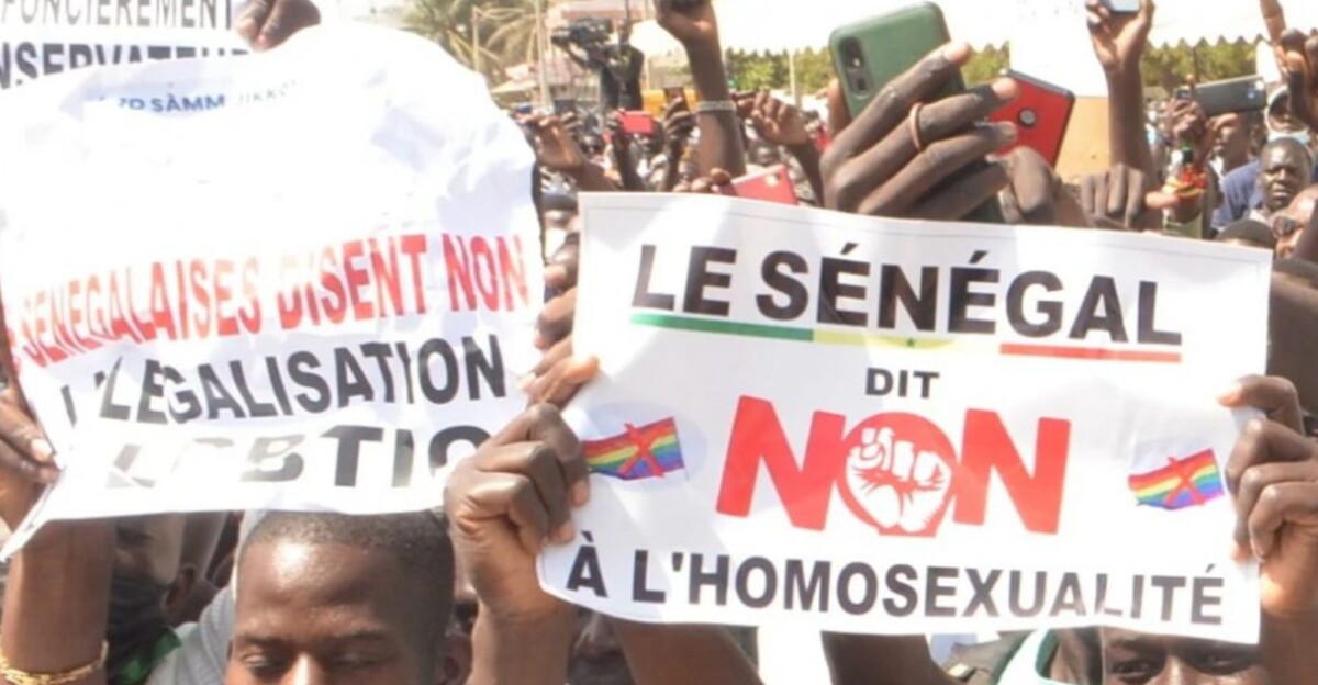 Protesta anti-LGTBIQ+ en Senegal.