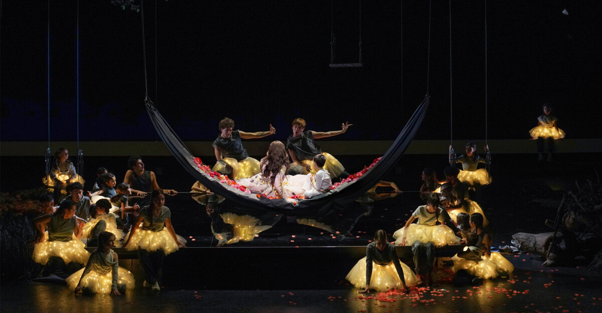 Britten regresa al Teatro Real a lo grande con una maravillosa nueva producción de 'El sueño de una noche de verano' que es una verdadera 'delicatessen' musical y teatral. Foto: Javier del Real.