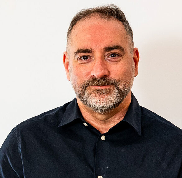 Gabriel J. Martín: "A los hombres homosexuales se nos hace sentir que merecemos ser tratados peor que los demás"