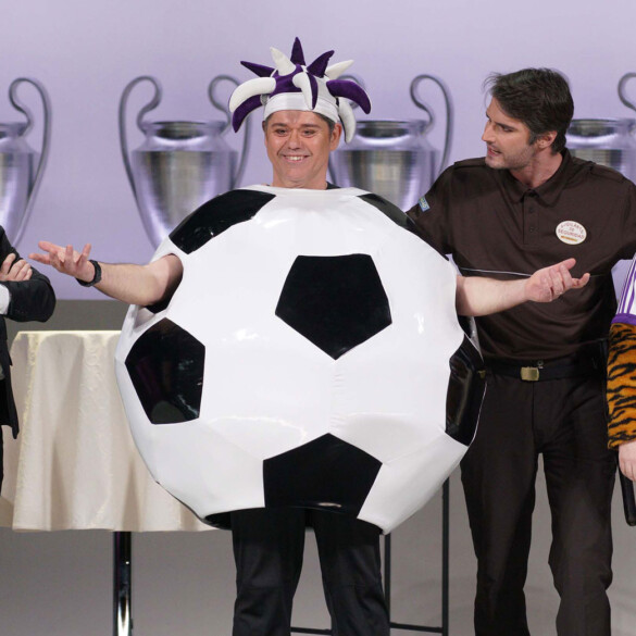 'Jugar con fuego', el Madrid castizo Barbieri se va al fútbol en el Teatro de La Zarzuela (y quien juega con fuego...)