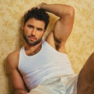 Robbie G.K. para 'Behind the Blinds'.