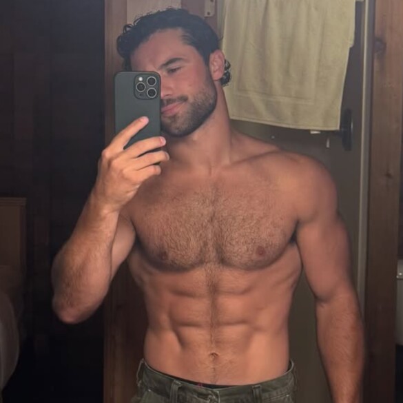 Ni Connor Storrie ni Hudson Williams... ¿Es Robbie G.K. el actor más sexy de 'Más que rivales'?