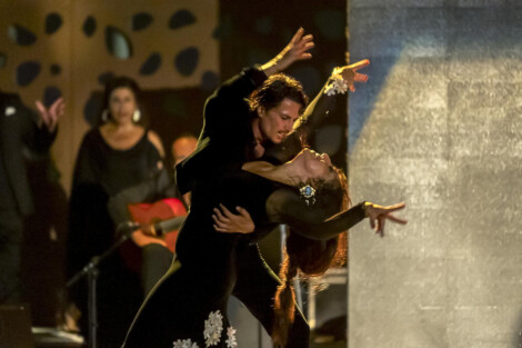 Los intérpretes Antonio de Verónica y Saray Cortés.