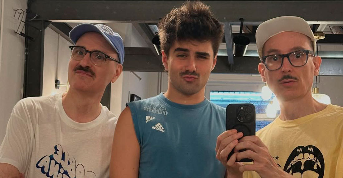 Martin, junto a los productores de su primer disco, Hidrogenesse