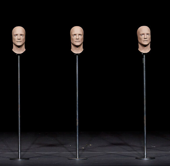 Crítica: 'Lexikon', una original obra de teatro multimedia que sorprende en el Centro Dramático Nacional