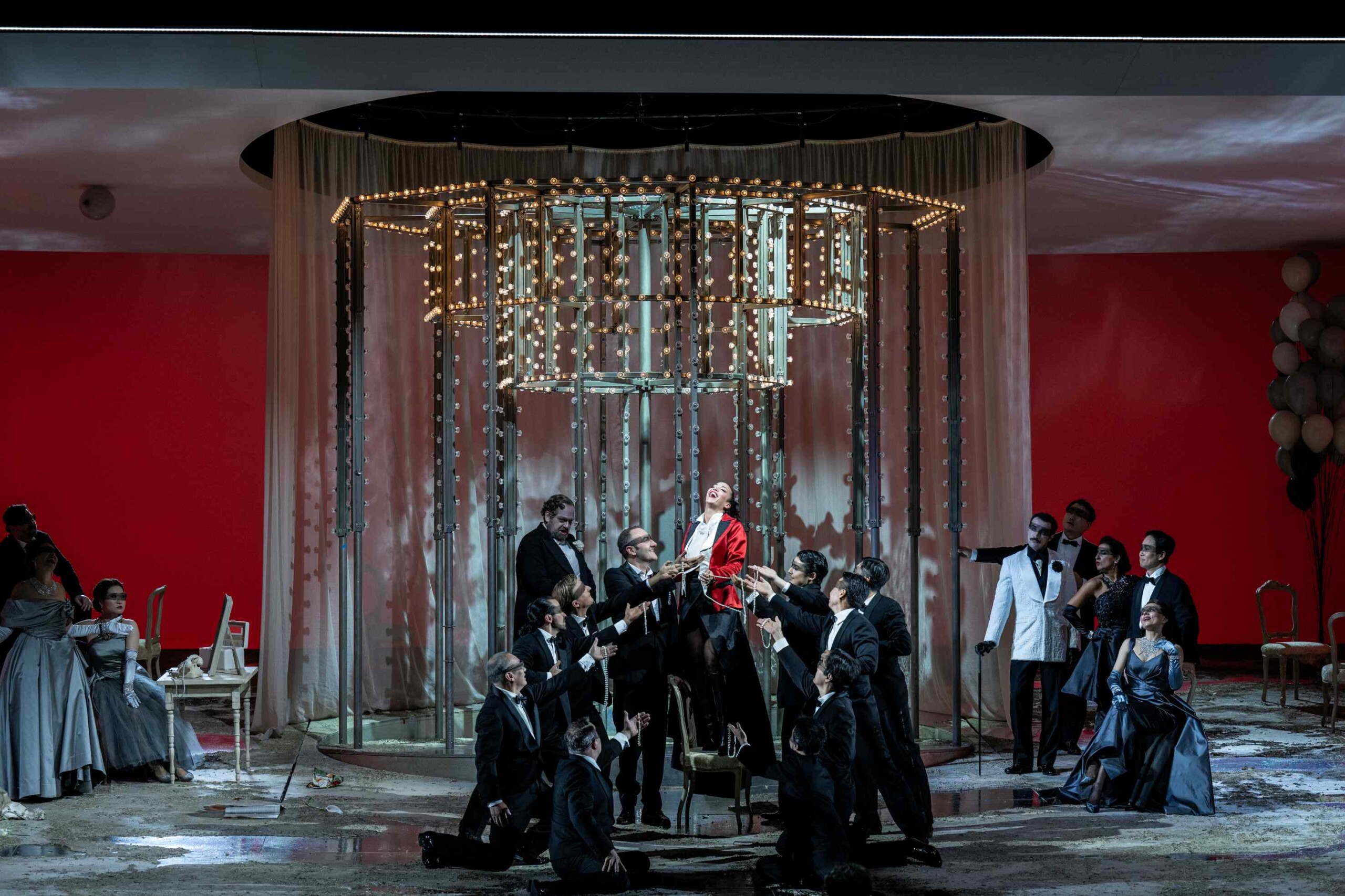 Manon Lescaut inaugura la temporada en una nueva producción coproducida con la Oper Köln. Foto: Sandra Then Oper Köln