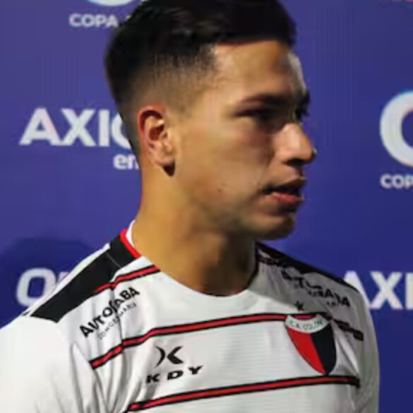 Nacho Lago hace historia: es el primer futbolista gay argentino que presume públicamente de su novio