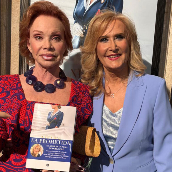 Nieves Herrero revive con Paloma San Basilio (y entre asesinatos) el glamour de Balenciaga