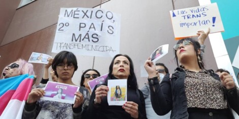 Protesta en México, defendiendo los derechos de las mujeres trans.