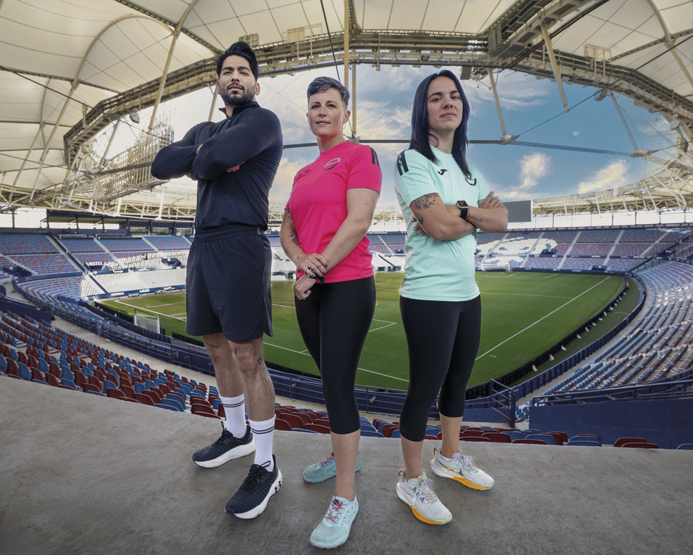 Falak, Laura y Sara en el Estadio Ciutat de València.