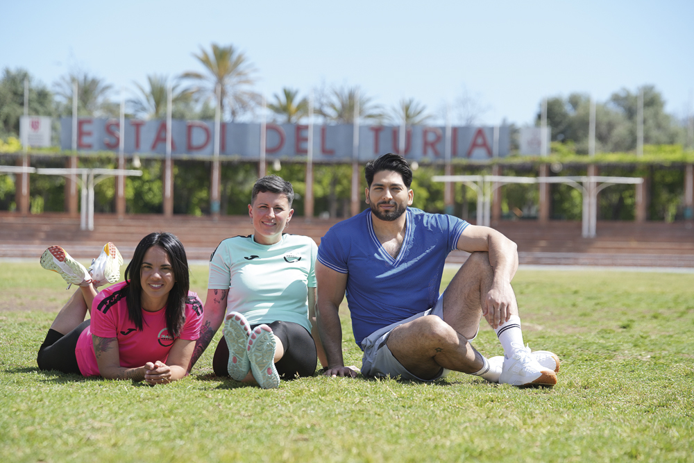 Sara, Laura y Falak en el Estadi del Túria.
