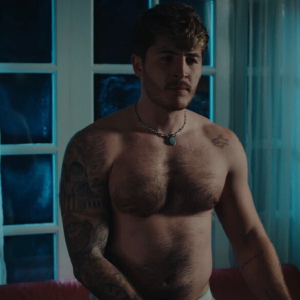 Kieron Moore sube la temperatura con las imágenes del thriller gay 'Blue Film': ¿Conoces al nuevo actor de moda?