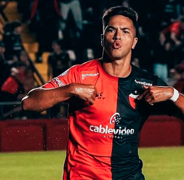 Nacho Lago hace historia: es el primer futbolista gay argentino que presume públicamente de su novio