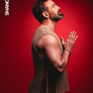 Camiseta <a href="https://www.adolfodominguez.com/es-es/hombre/" target="_blank" rel="noopener">Adolfo Domínguez</a> Pantalón <a href="https://www2.hm.com/es_es/mujer/catalogo-por-categoria/2063-hm-studio-2026.html?srsltid=AfmBOor3r9Hj6_TDhjL_oH3JKAEAXxazNP9njlq7u8qzSYjMFF2nrOS0&page_key=campaign" target="_blank" rel="noopener">H&M Studio</a>