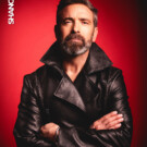 Abrigo <a href="https://www.enaut.co/" target="_blank" rel="noopener">Eñaut</a> Camiseta <a href="https://addicted.es/es/" target="_blank" rel="noopener">Addicted </a>Pulsera plata <a href="https://www.unode50.com/eu/es_ES/home?_gl=1*hqu7ii*_up*MQ..*_gs*MQ..&gclid=CjwKCAjw-dfOBhAjEiwAq0RwIz1roLt4eMmVgiRT2QnYDAzIgyQ0K0S79xnFibyC9xxNaLH1rlTj9BoC-pEQAvD_BwE&gbraid=0AAAAAC1oY7dhPXKpyV-OggngEJ5O14VOg" target="_blank" rel="noopener">Unode50</a>
