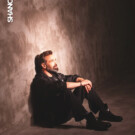 Chaqueta <a href="https://www.allsaints.com/eu" target="_blank" rel="noopener">All Saints</a> Camiseta <a href="https://addicted.es/es/" target="_blank" rel="noopener">Addicted</a> Pantalón <a href="https://addicted.es/es/" target="_blank" rel="noopener">Addicted</a> Botas suyas