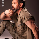 Chaqueta <a href="https://www.allsaints.com/eu" target="_blank" rel="noopener">All Saints</a> Camiseta <a href="https://addicted.es/es/" target="_blank" rel="noopener">Addicted</a> Pantalón <a href="https://addicted.es/es/" target="_blank" rel="noopener">Addicted</a>
